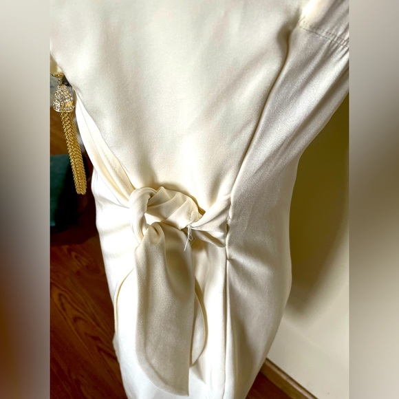 Cream colored strapless dress size small - Picture 4 of 6